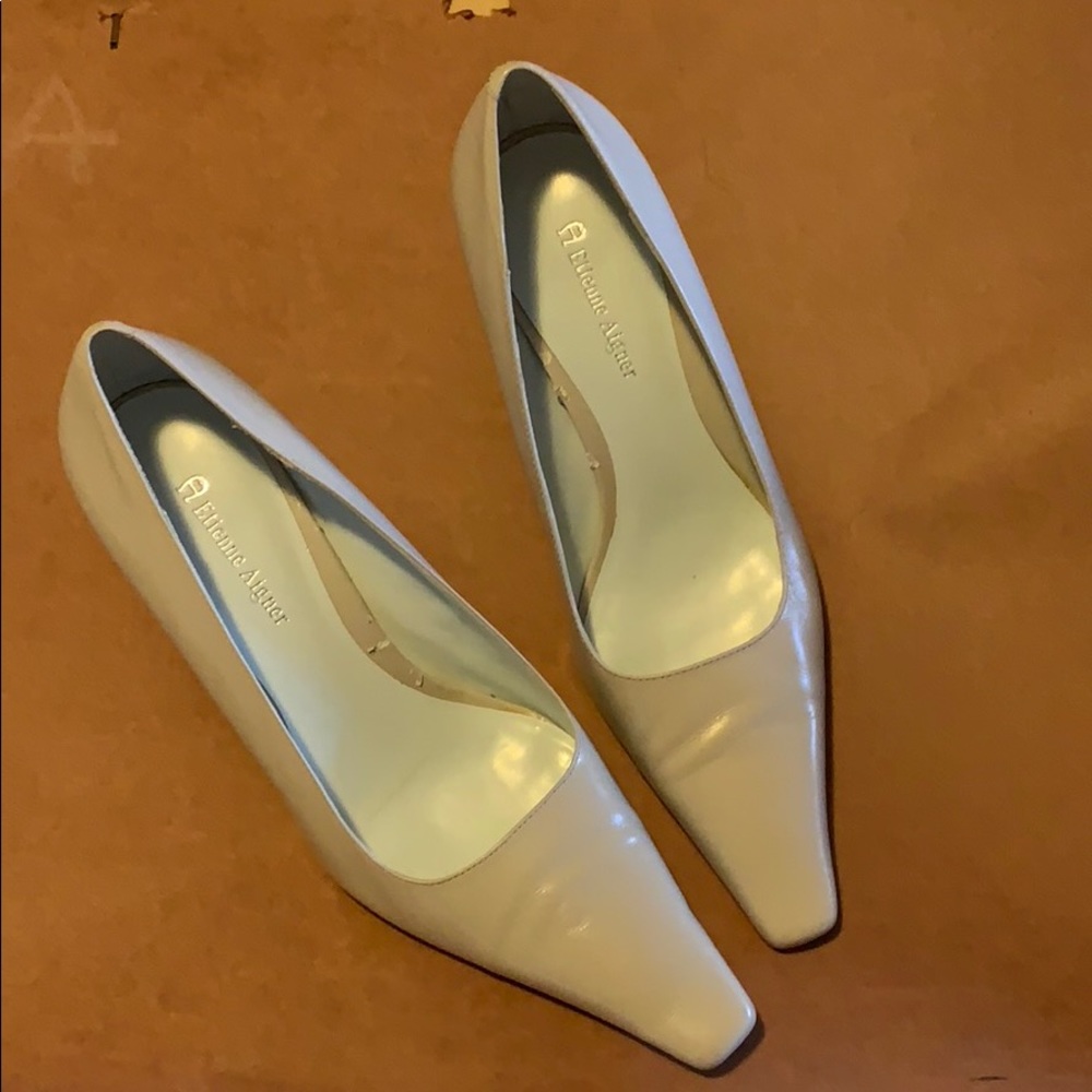 Etienne Aigner pumps